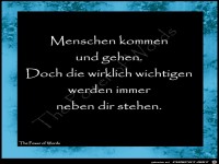 Menschen kommen und gehen