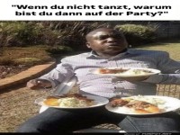 Tanzmuffel mit drei Tellern