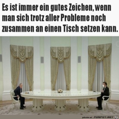 An-einem-Tisch.jpg von Amina
