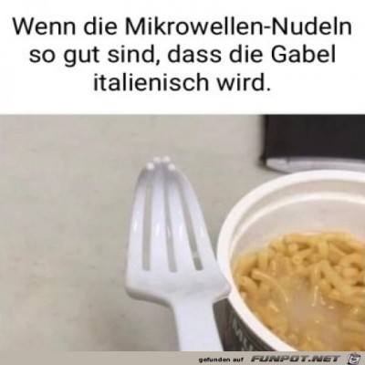 Hei&szlig;e-Mikrowellen-Nudeln.jpg von Rebecca