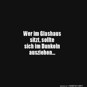 Glashaus-Regeln-101:-Licht-aus,-Kleidung-an!.jpg von Erwin32
