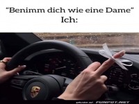 Ironischer Umgang mit Verhaltenserwartungen