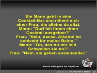 Ein Mann geht in eine Cocktail-Bar und n�hert sich einer...