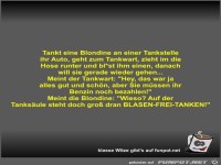 Tankt eine Blondine an einer Tankstelle ihr Auto