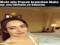Selbstbewusste Frau l�chelt ungeschminkt