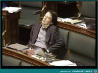 Statt zuzuh�ren, wird geschlafen...