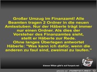 Groer Umzug im Finanzamt! Alle Beamten tragen 2 Ordner in