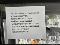 Hinweis am Getränkeautomat