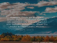 Inspirierende Lebensweisheit vor Bergkulisse