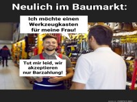 Lustige Szene im Baumarkt