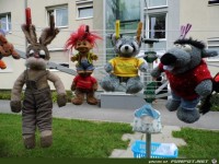 Kuscheltiere an einer Leine 2