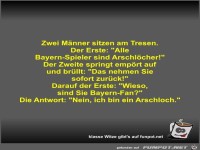 Zwei M�nner sitzen am Tresen