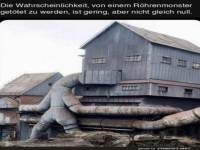 Industriegebude mit riesigen Rohren