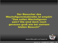 Der Besucher des Wachsfigurenkabinetts ist emp�rt