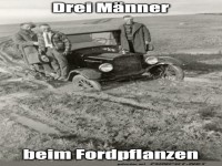 Oldtimer stuck im Acker: M�nner vs. Natur