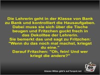 Die Lehrerin geht in der Klasse von Bank zu Bank und...