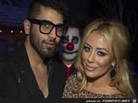creepy-clown-in-background