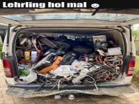 Ein Transporter voller Werkzeuge und Chaos