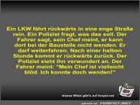 Ein LKW f�hrt r�ckw�rts in eine enge Stra�e rein