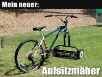 Kreativer Aufsitzm�her aus Fahrrad und Rasenm�her