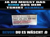 Kind aus der Kleidung nehmen