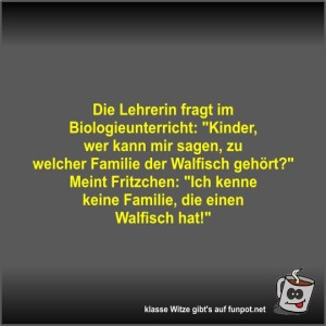 Die-Lehrerin-fragt-im-Biologieunterricht.jpg von Fossy