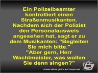 Ein Polizeibeamter kontrolliert einen Stra�enmusikanten
