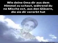 Oma im Himmel beobachtet dich