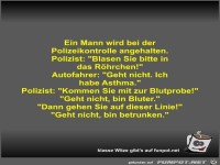 Ein Mann wird bei der Polizeikontrolle angehalten