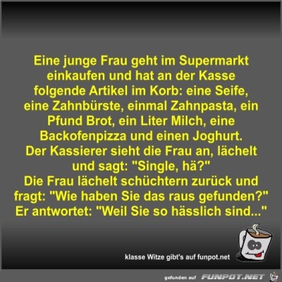 Eine-junge-Frau-geht-im-Supermarkt-einkaufen-und-hat-an-der.jpg von Fossy