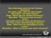 Eine Blondine wird auf der Strasse überfallen