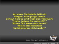 An einer Tankstelle h�lt ein Wagen