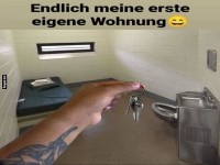Schlsselbergabe in der neuen Wohnung