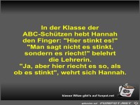 In der Klasse der ABC-Schützen hebt Hannah den Finger