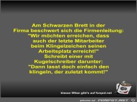 Am Schwarzen Brett in der Firma beschwert sich die...