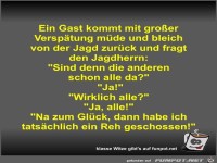 Ein Gast kommt mit gro�er Versp�tung m�de und bleich von...