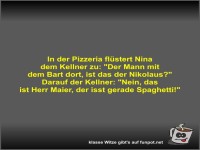 In der Pizzeria fl�stert Nina dem Kellner zu