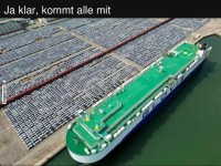 Containerschiff im Hafen