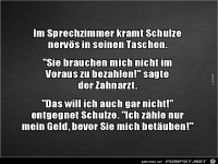 Schulze kramt nervs in seinen Taschen