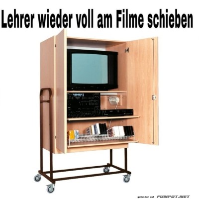 Retro-TV-auf-R&auml;dern:-Kino-in-der-Schule!.jpg von Gregor