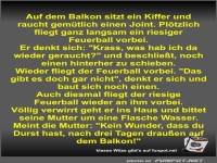 Auf dem Balkon sitzt ein Kiffer und raucht gem�tlich einen