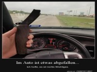 Autoteil im Fahrzeug abgefallen