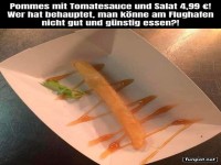 Kreative Pr�sentation von Pommes am Flughafen