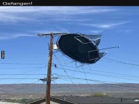 Trampolin-Fang auf Strommast