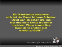 Ein Bankkunde beschwert sich bei der Dame hinterm Schalter