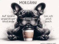 Müder Bulldogge mit Kaffee am Morgen