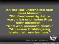 An der Bar unterhalten sich zwei M�nner