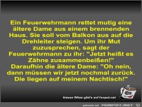 Ein Feuerwehrmann rettet mutig eine ltere Dame aus einem...