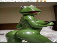Kermit im Faschingskostm