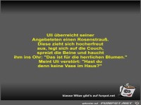 Uli überreicht seiner Angebeteten einen Rosenstrauß